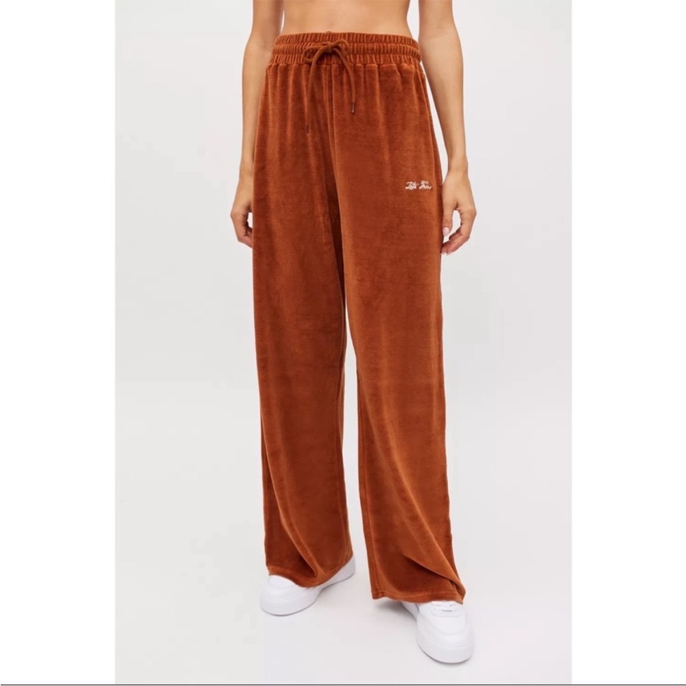 Iets frans rust colored velour sweatpants size XS